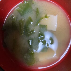 豆腐と小松菜のお味噌汁